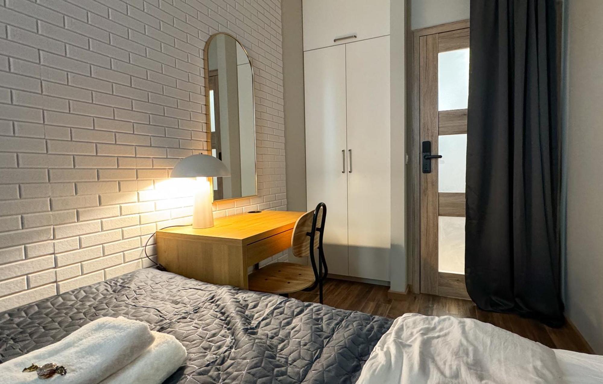 A2 - - Haven - Two Shared Bathrooms Apartament